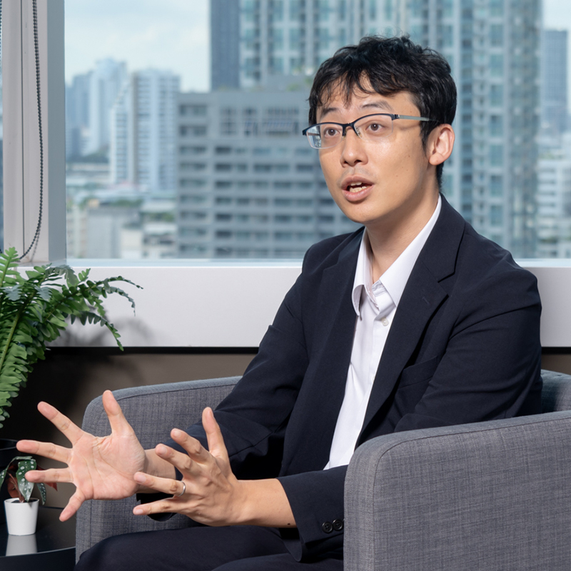 藤岡亮介 氏