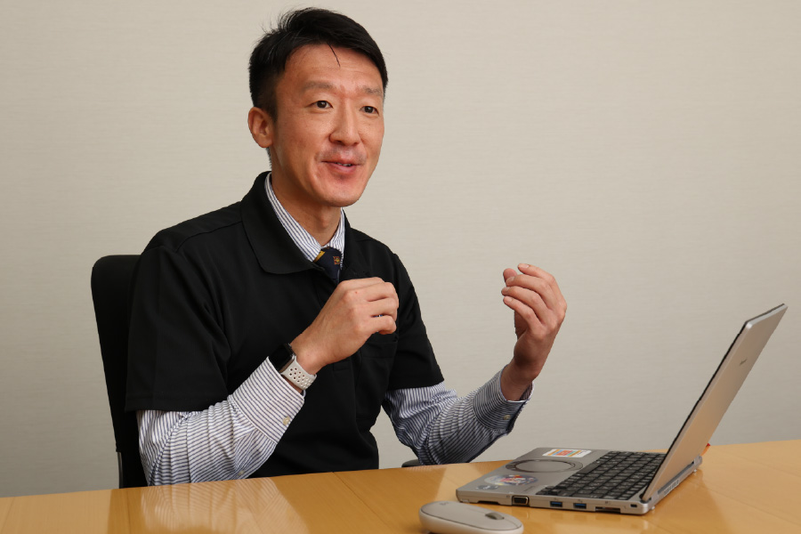 ロート製薬でCPS導入の旗振り役を担う生産技術部 副部長の固城浩幸氏（写真：陶山勉）