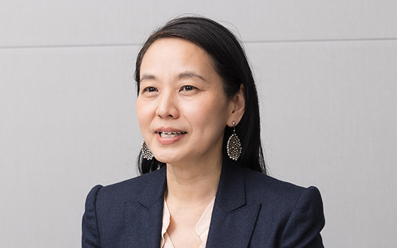 土井 菜保子 氏