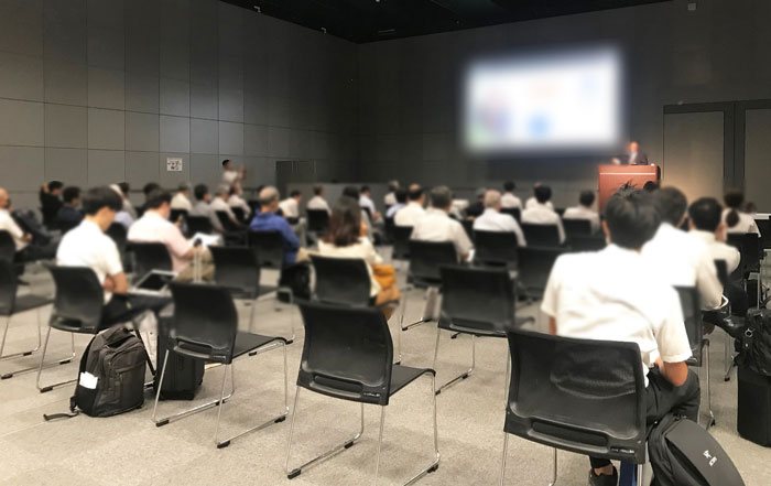 展示会シーン3