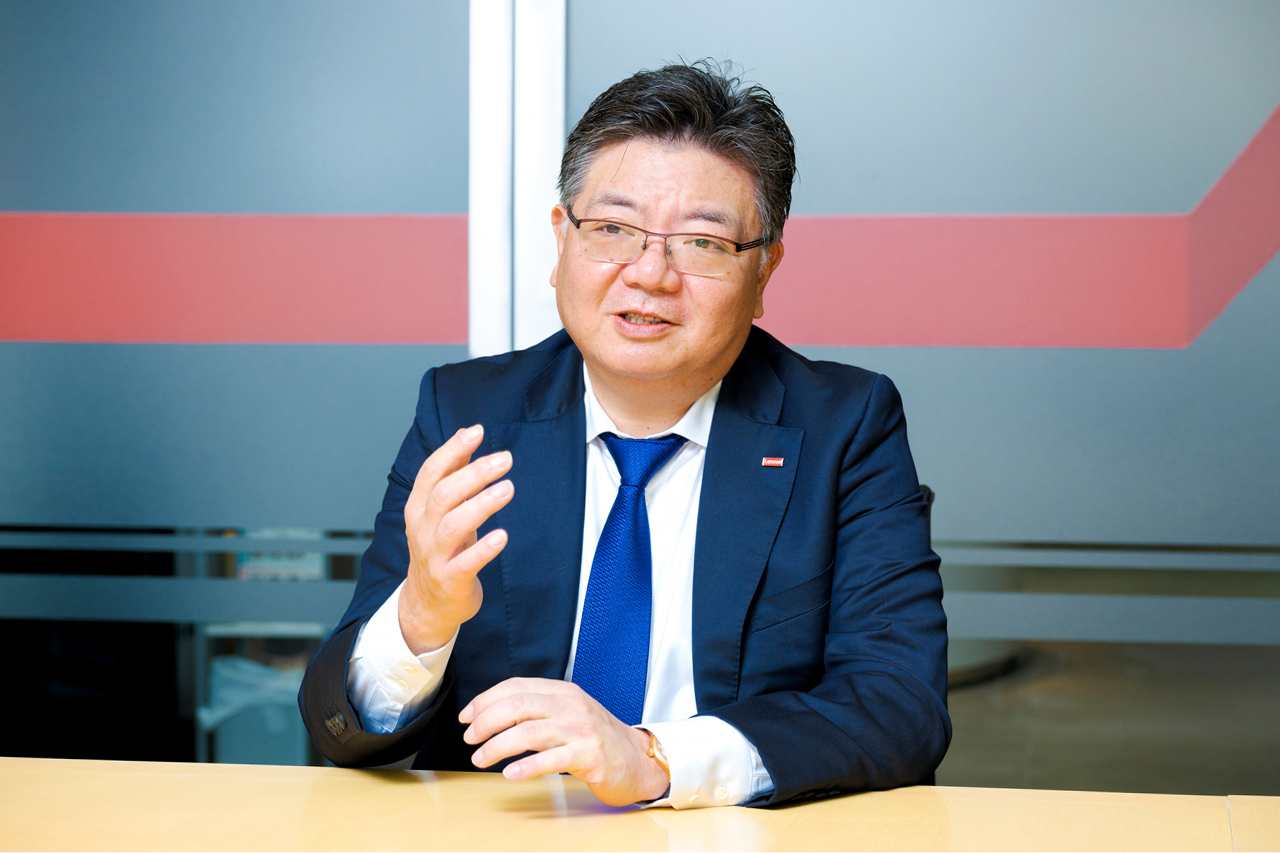 張 磊 氏