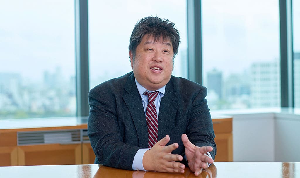 岡嵜 氏