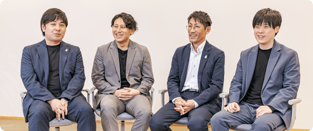 写真左から、積水ハウス河﨑氏、PwCコンサルティング日野氏、積水ハウス村上氏、PwCコンサルティング大貫氏