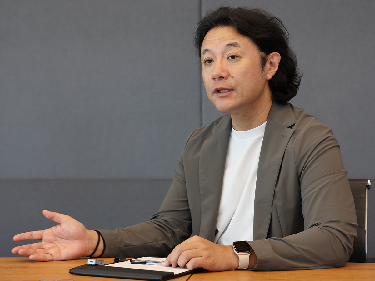 入山 章栄 氏