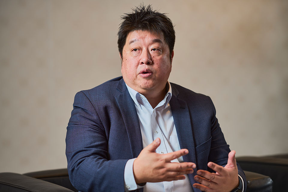 岡嵜 禎 氏