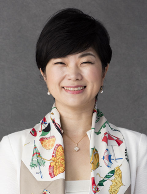 秦 純子 氏
