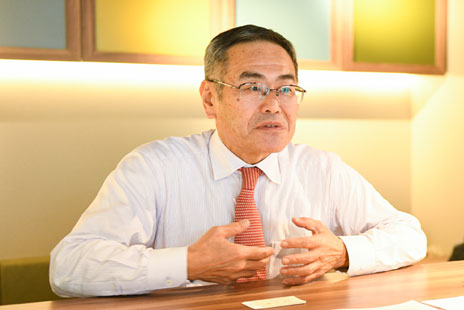 出口秀已氏 対談写真