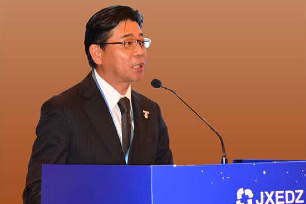 下林伸行氏
