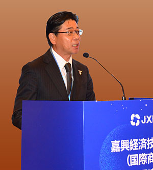 下林伸行氏