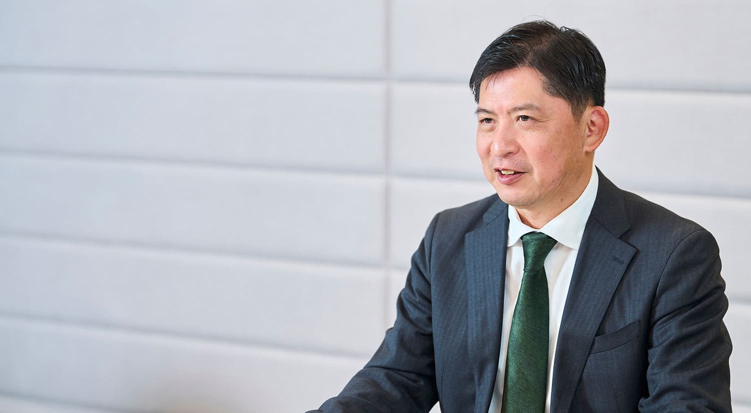 二村 氏
