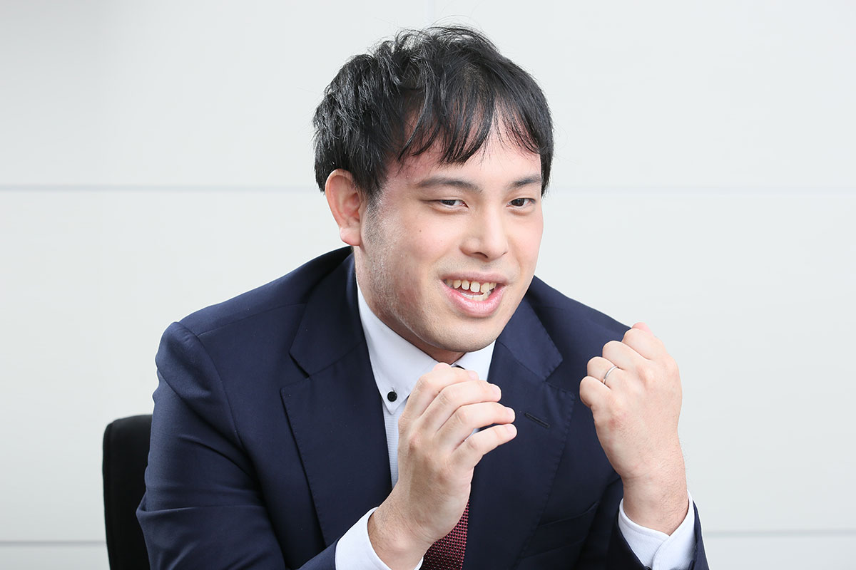 三宅諒介 氏