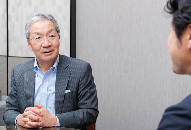 平手智行 氏
