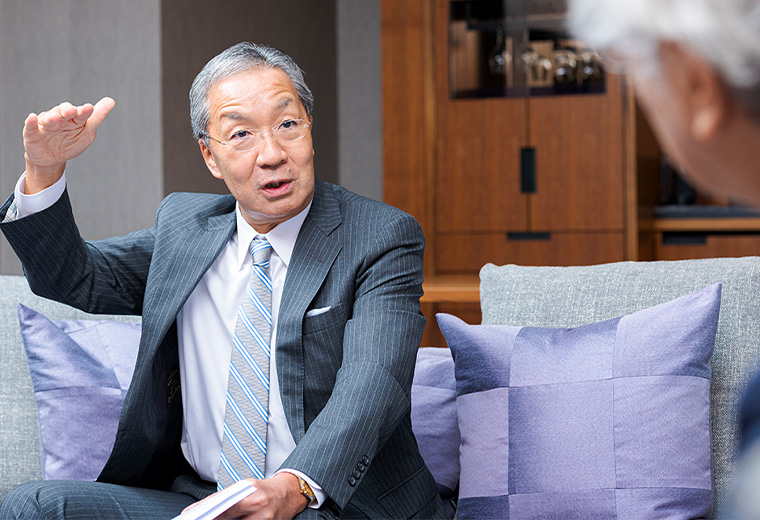 平手智行 氏