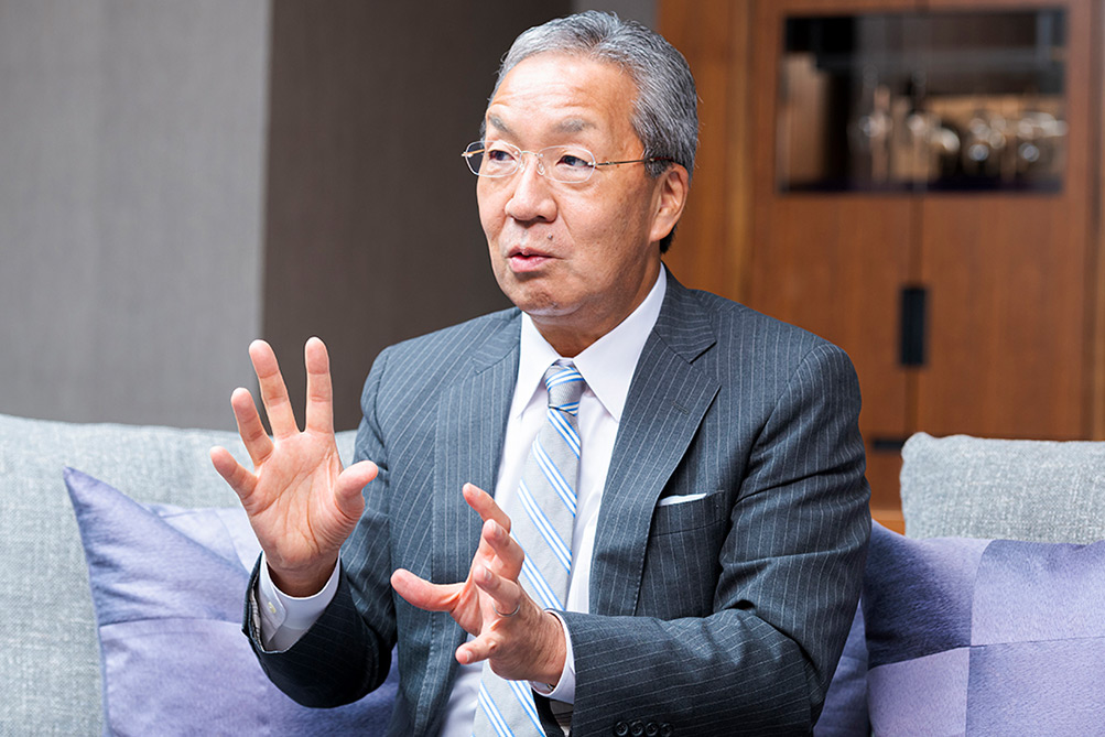 平手智行 氏