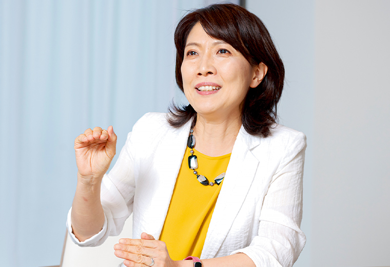 根来 香里 氏