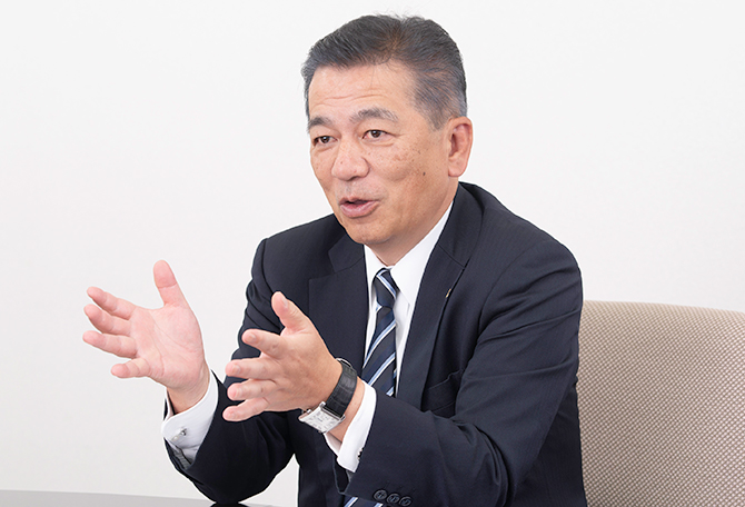 綿川 昌明氏