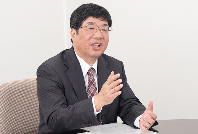 野村 容啓氏