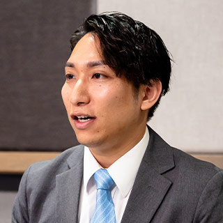 秋山 貴史 氏
