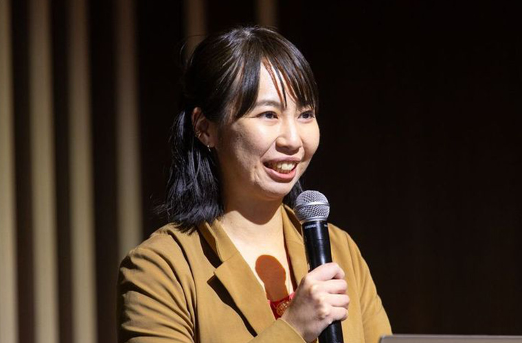 山名 景子氏