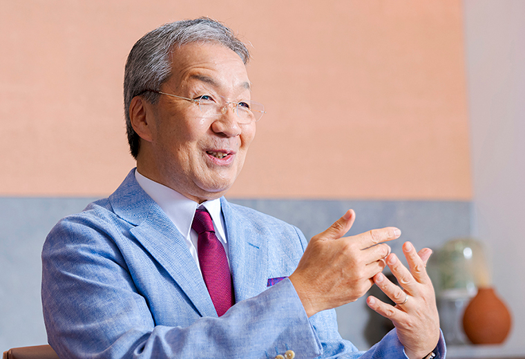 平手 智行 氏