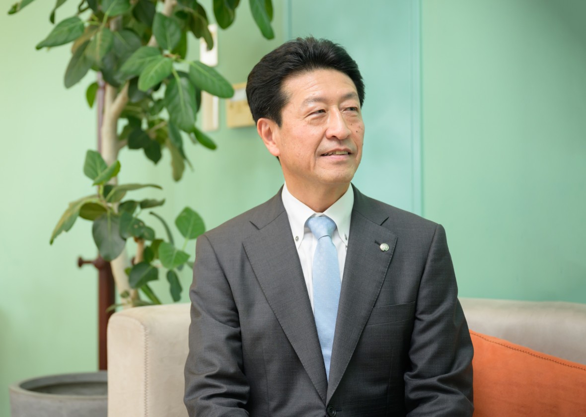佐伯佳夫 氏
