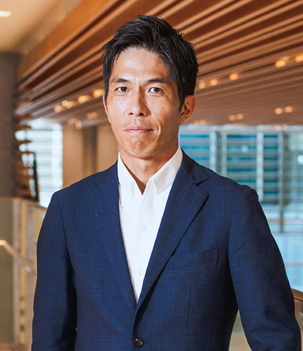 山根 伸行氏