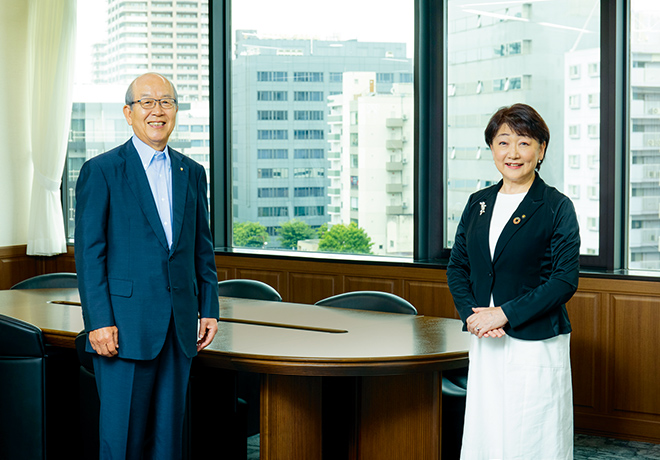 写真：大山健太郎氏、郡 和子氏