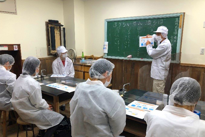 酒造り体験の様子