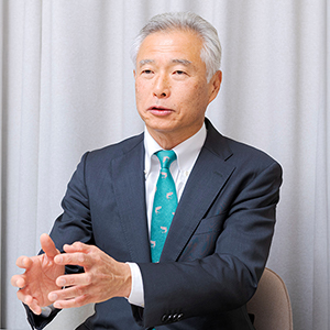 中井 徳太郎 氏