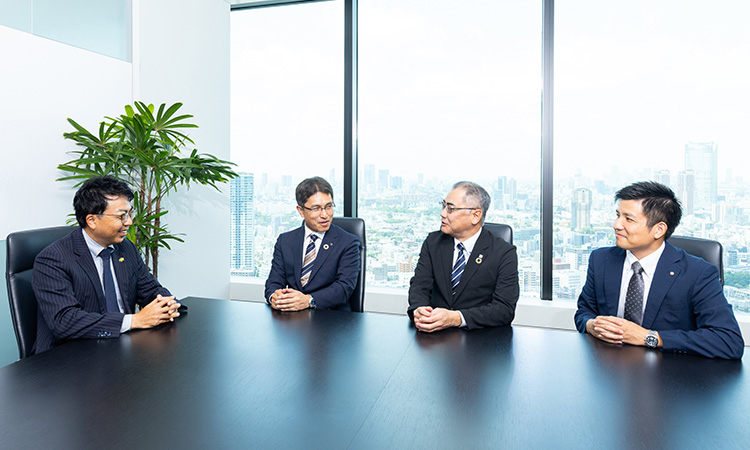 左より川上 剛寛氏、桐原 健寿氏、前田 憲志氏、玉木 孝次郎氏