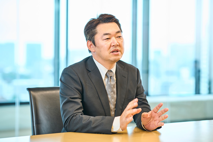 東健介氏