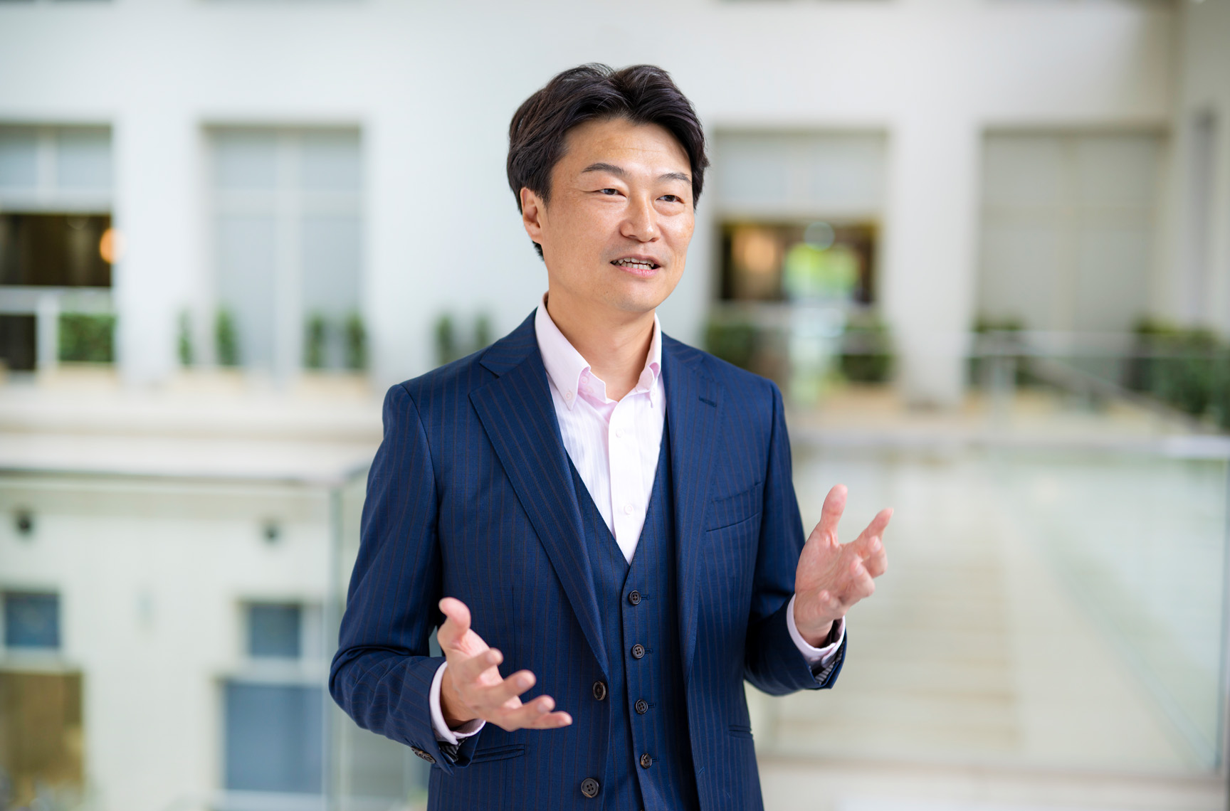 屋敷信彦氏