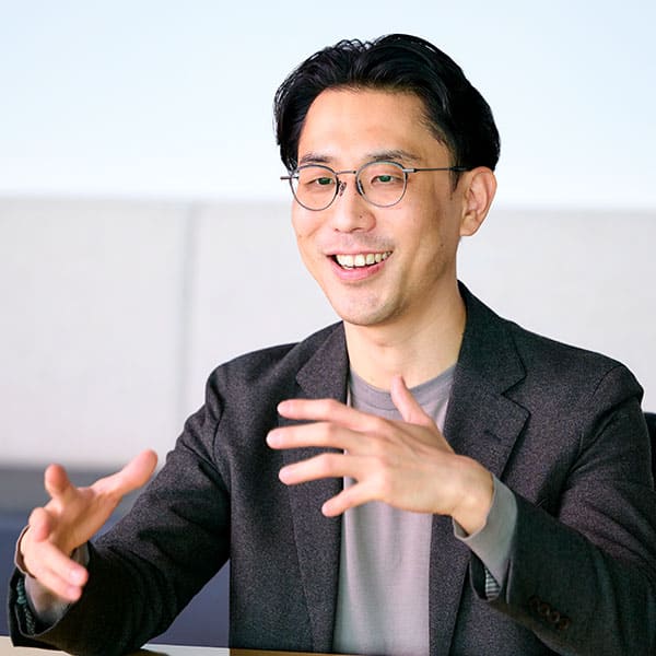 岩田 氏
