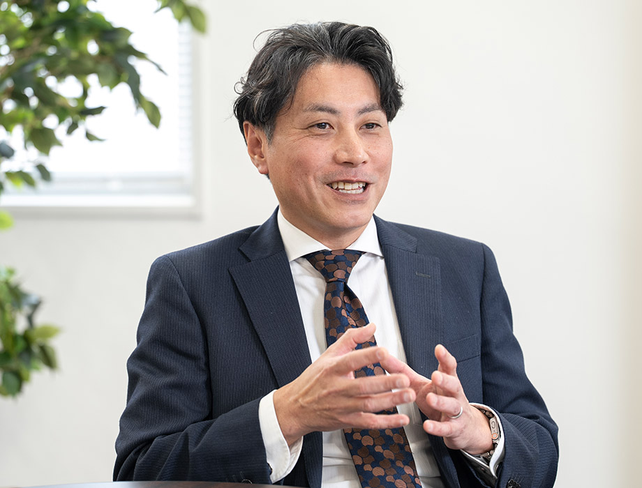 横田 哲宏氏