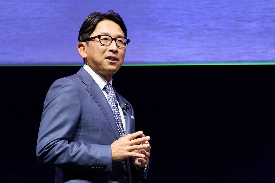 鈴木氏