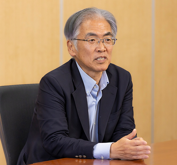 中林 亮 氏