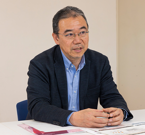玄地 裕 氏