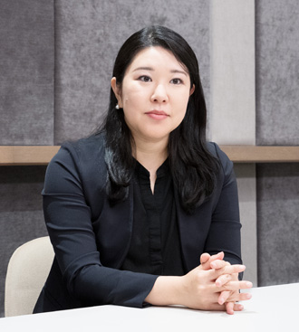 越田 愛佳 氏