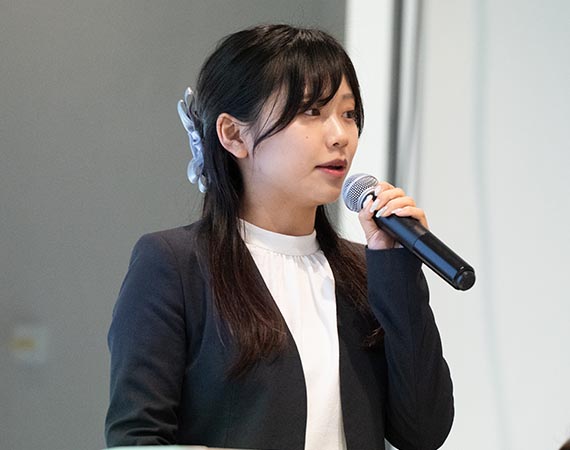 岩﨑由華氏