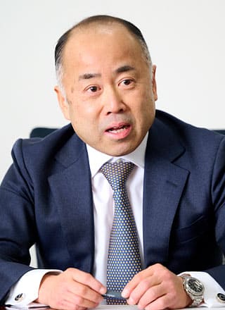 中村 氏