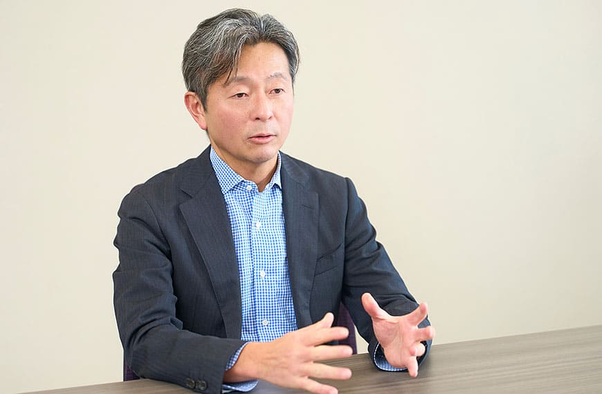 浅川 氏
