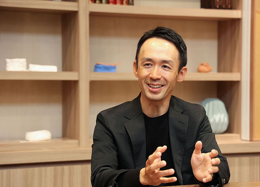 山﨑 氏