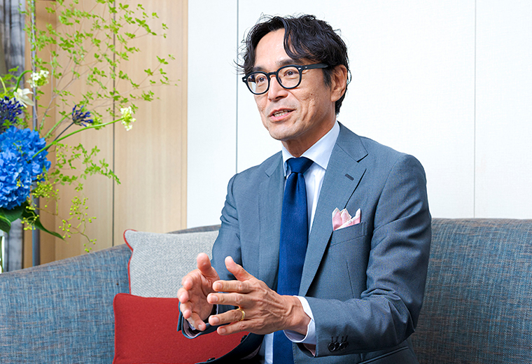 藤井 彰人氏