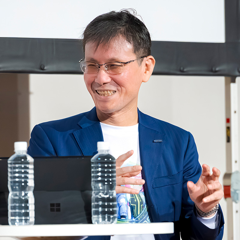 長谷川 学 氏