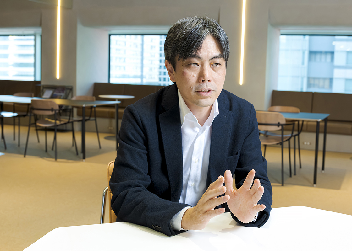 山根 知樹 氏