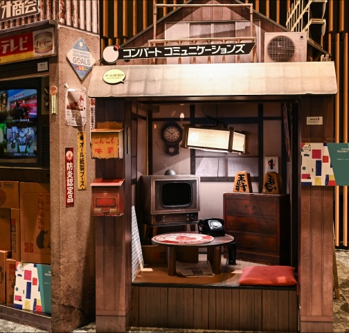 100％紙素材の段ボールで作られたブース