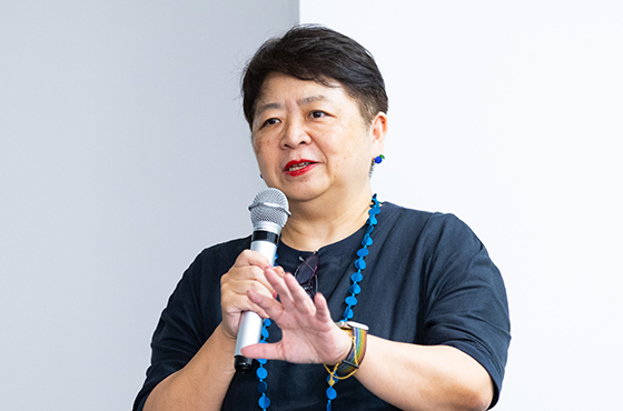 梅田 惠 氏