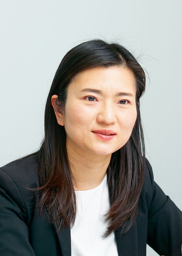 土田 春奈 氏